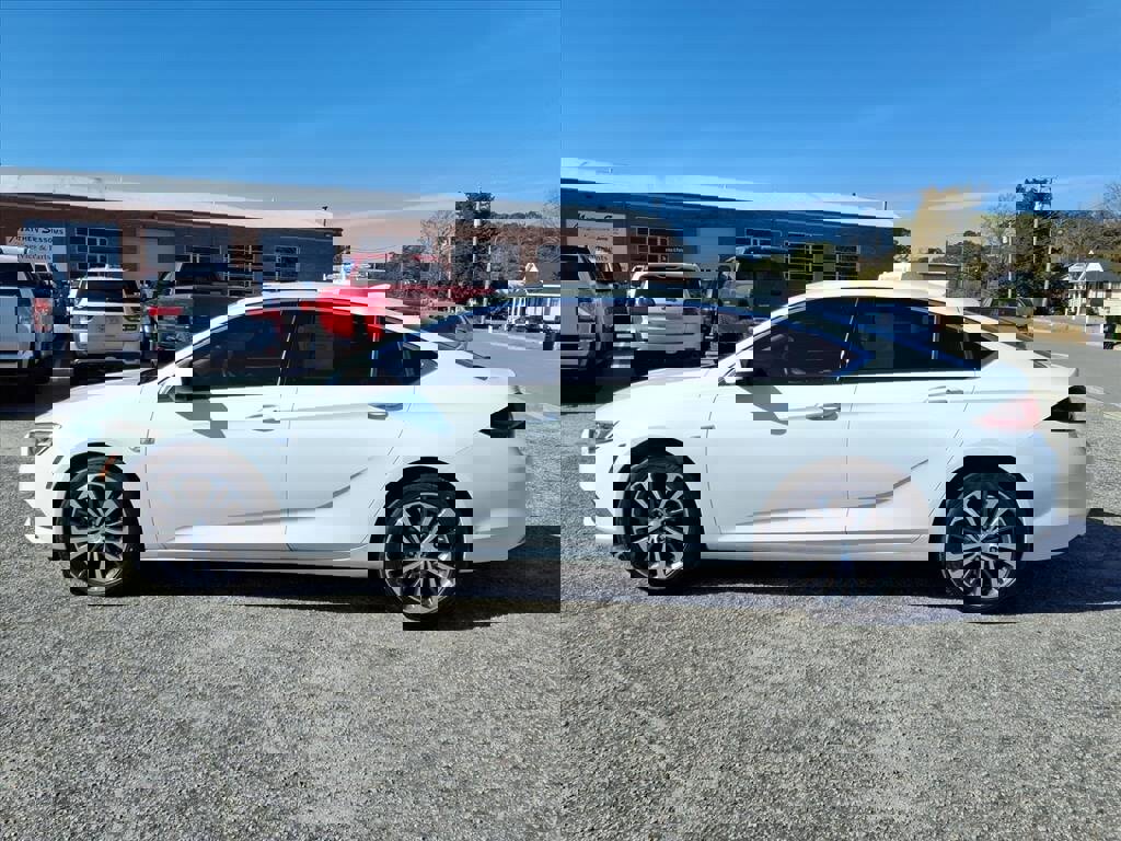 Used 2018 Buick Regal Preferred w/ Driver Confidence Package #1 image 3