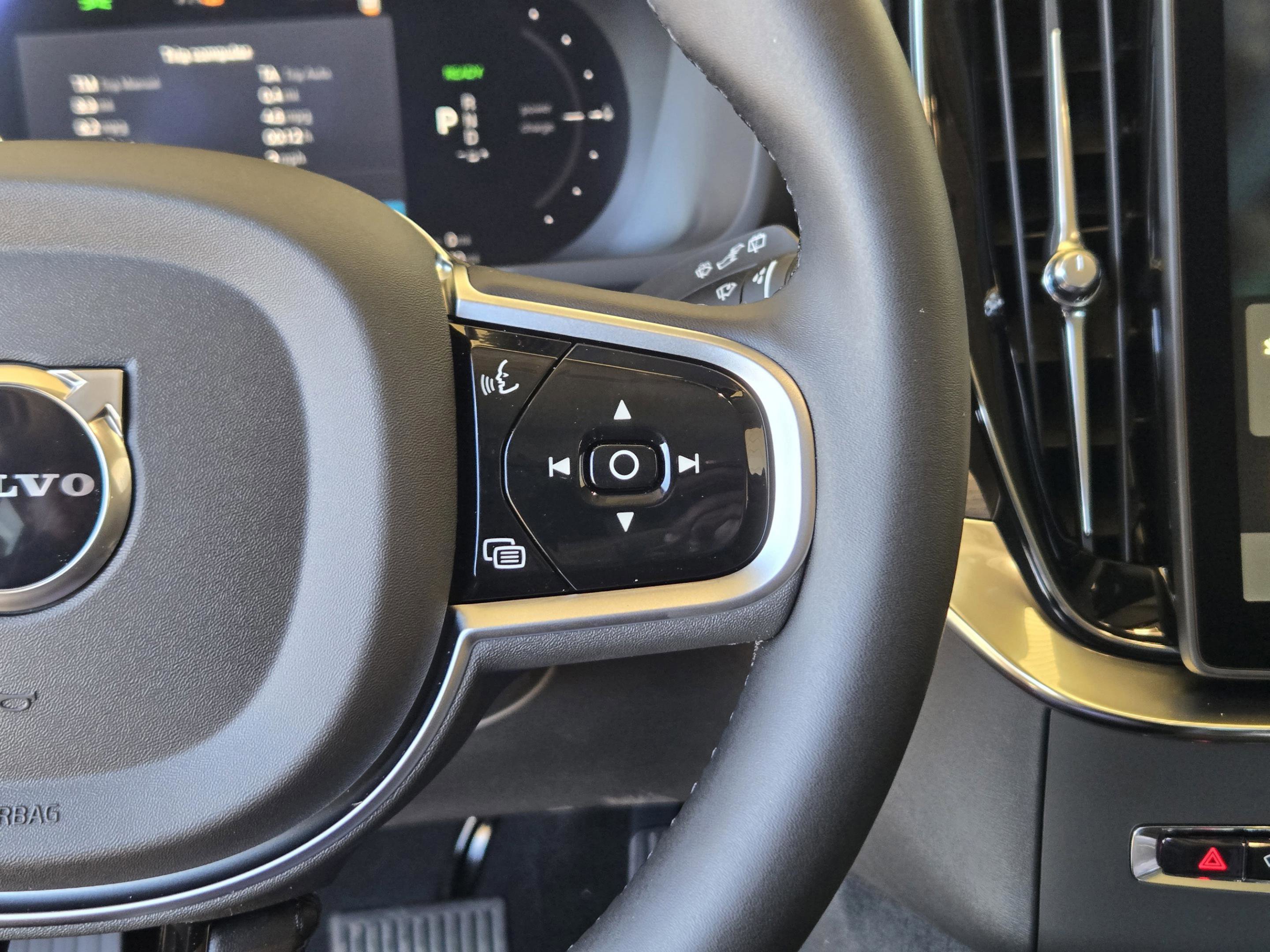 New 2026 Volvo XC90 T8 Plus w/ Protection Package Premier image 25