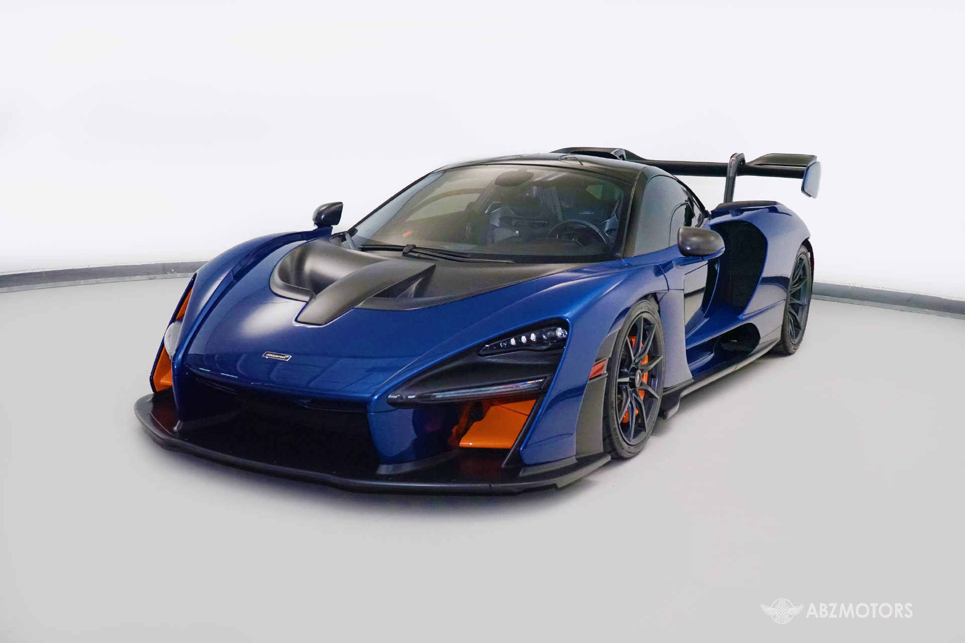 Used 2019 McLaren Senna RWD image 2