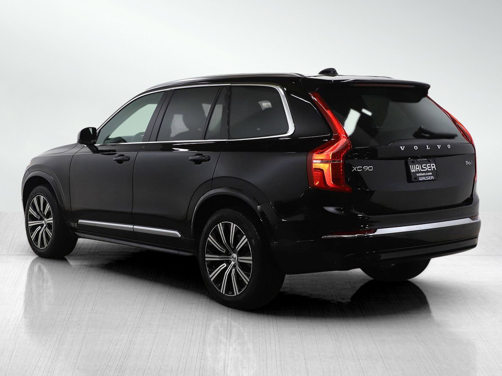 Used 2025 Volvo XC90 B6 Plus image 3