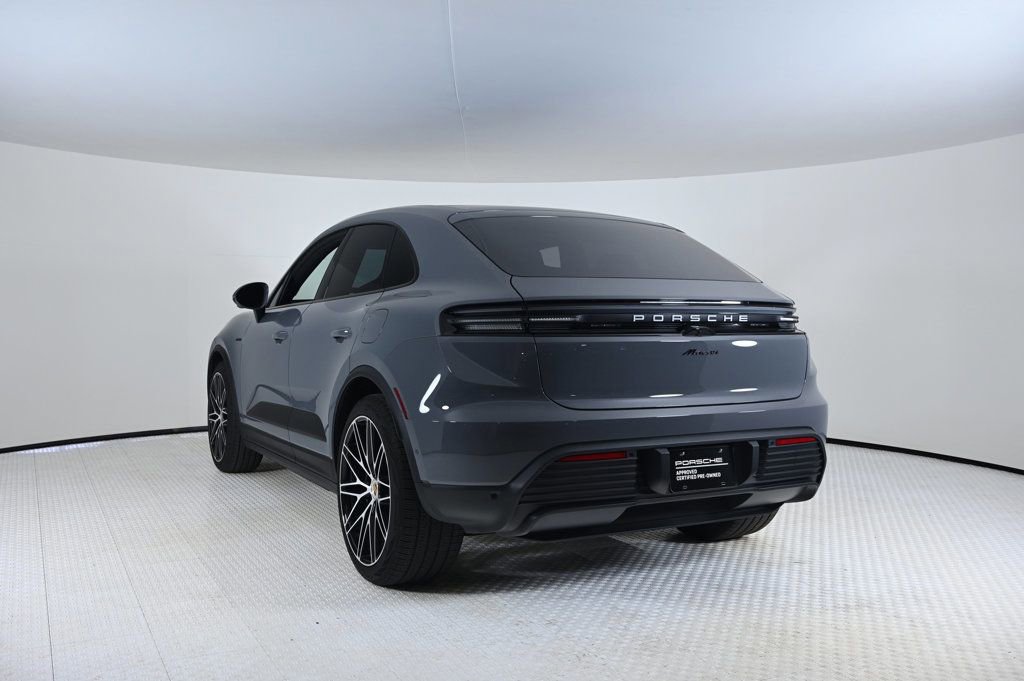 Certified 2025 Porsche Macan Electric image 3