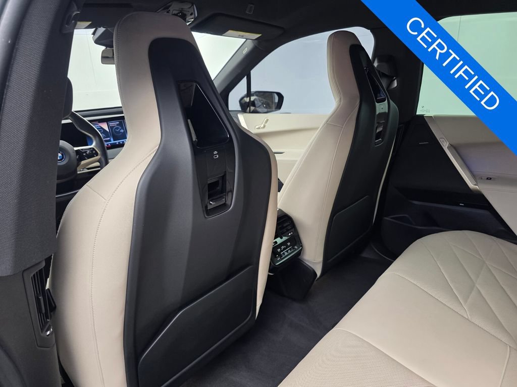 Used 2024 BMW iX xDrive50 w/ Sport Package AWD/4WD image 15