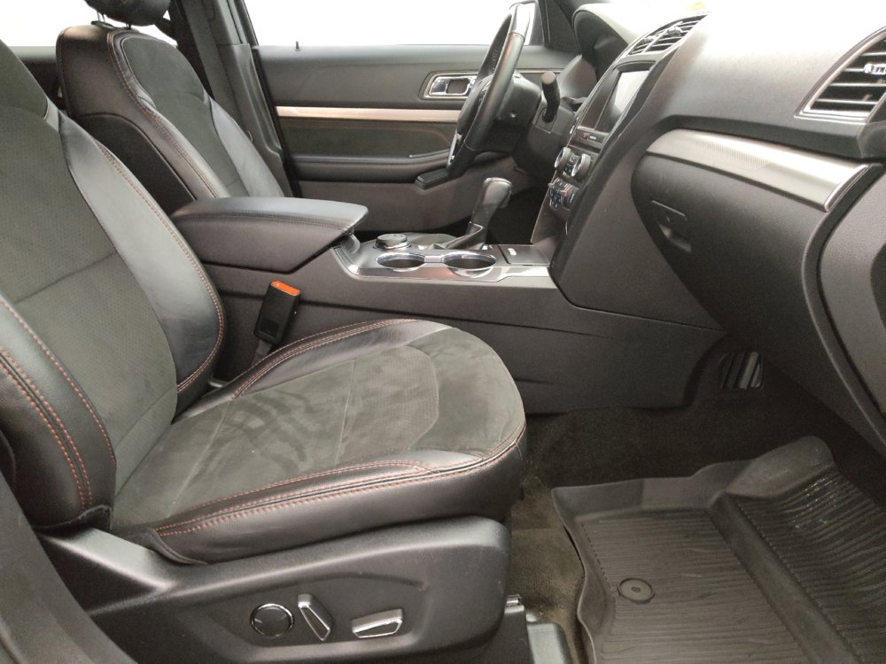Used 2018 Ford Explorer XLT w/ Equipment Group 202A image 21