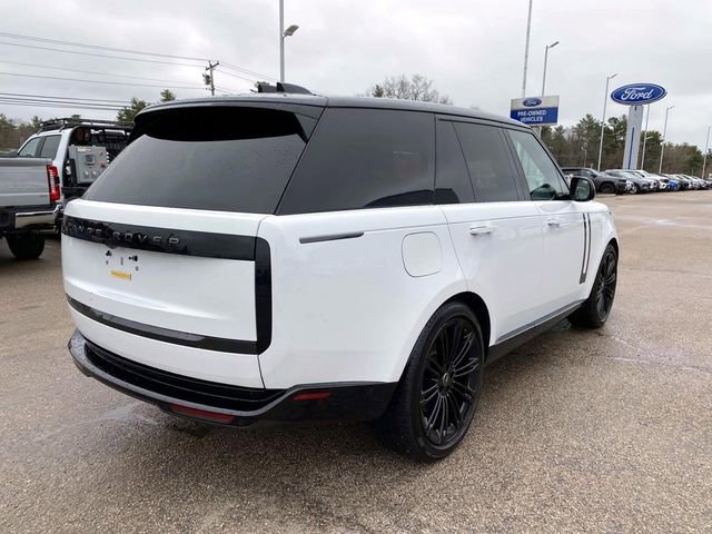 Used 2025 Land Rover Range Rover SE image 3