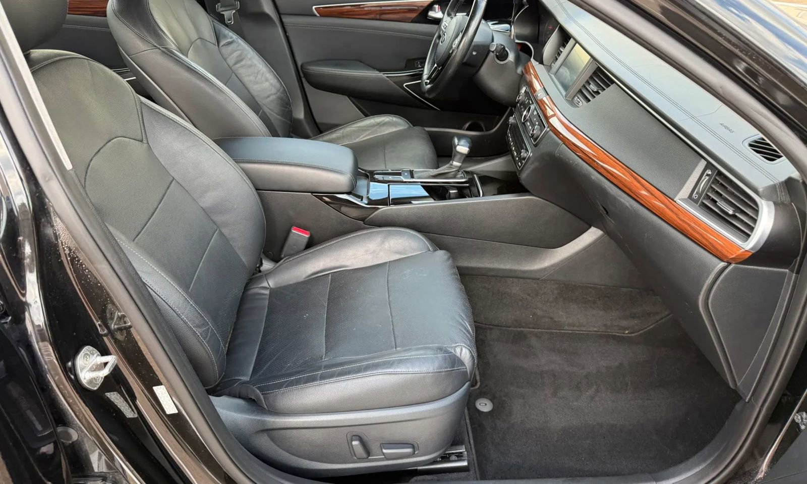 Used 2017 Kia Cadenza Premium FWD image 18