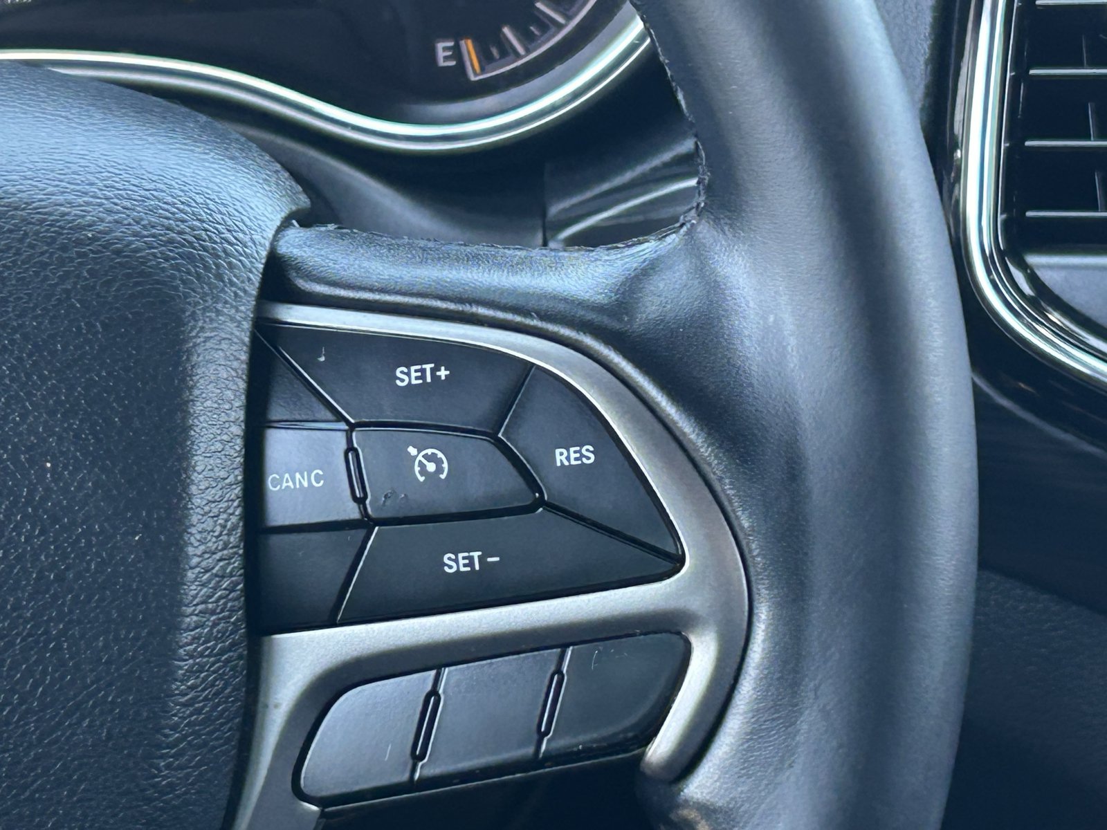 Used 2020 Jeep Grand Cherokee Altitude RWD image 25