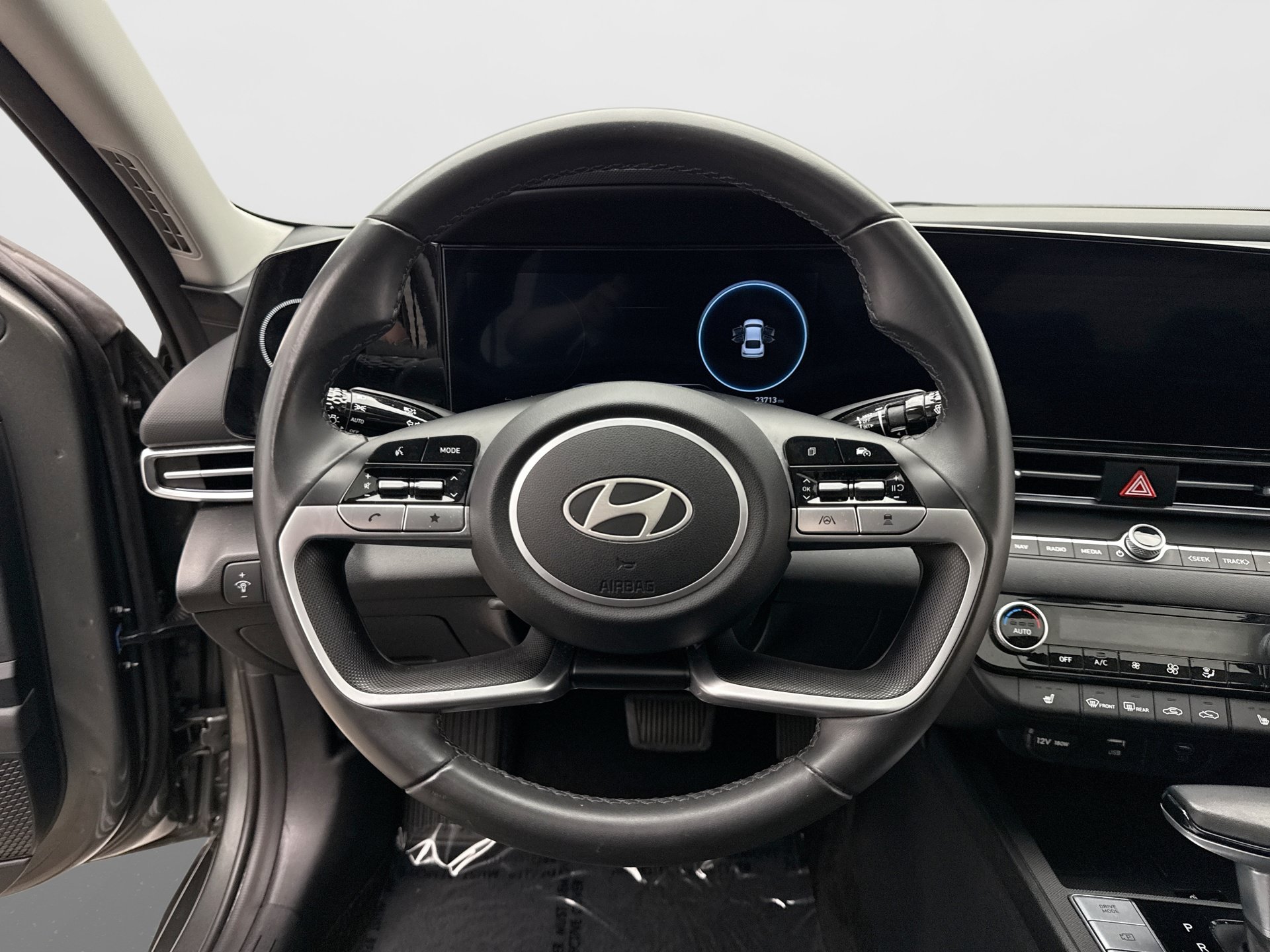 Used 2025 Hyundai Elantra SEL FWD image 14