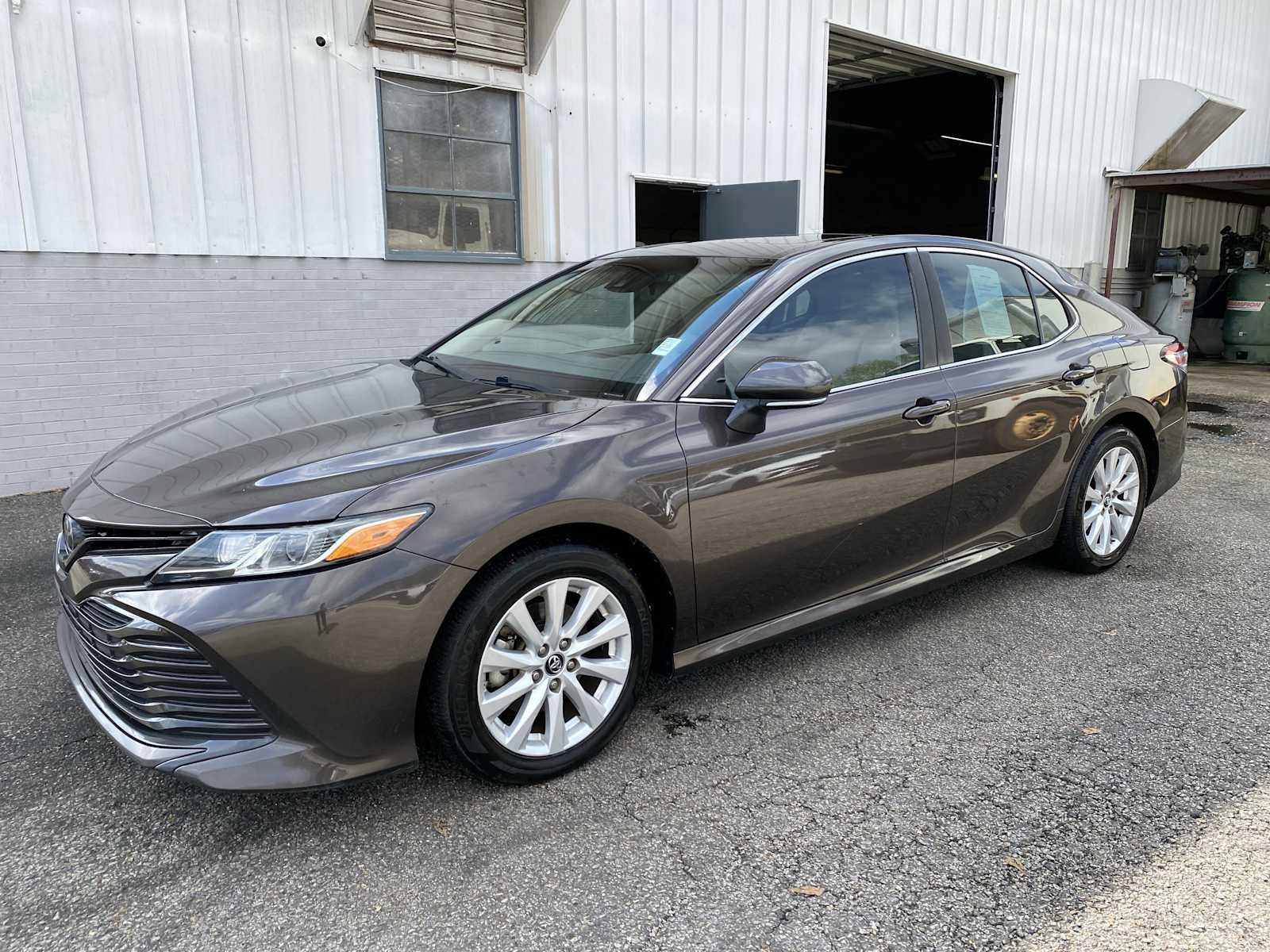 Used 2018 Toyota Camry LE w/ Moonroof Package image 8