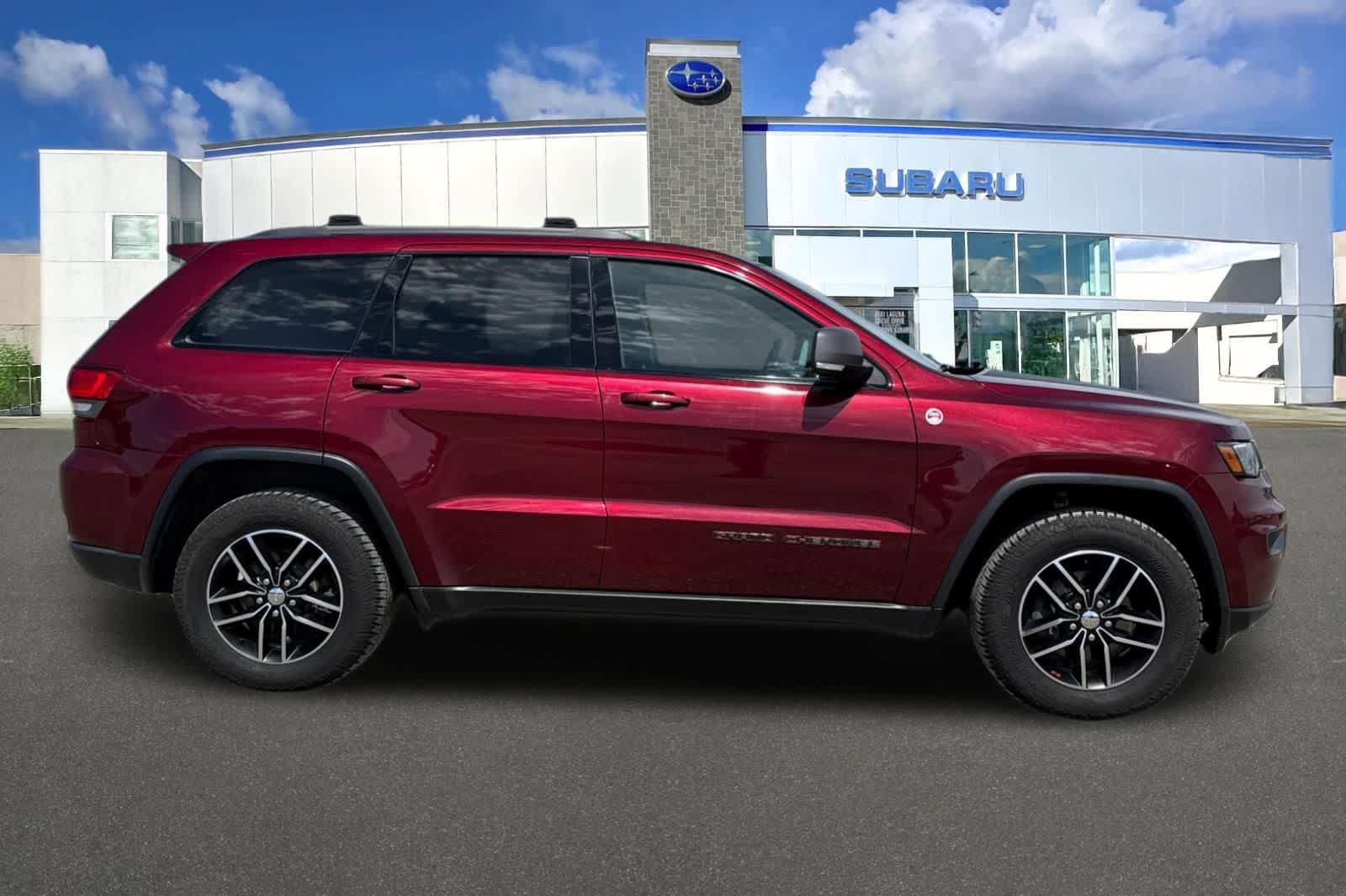Used 2017 Jeep Grand Cherokee Trailhawk w/ Trailhawk Luxury Group AWD/4WD image 6