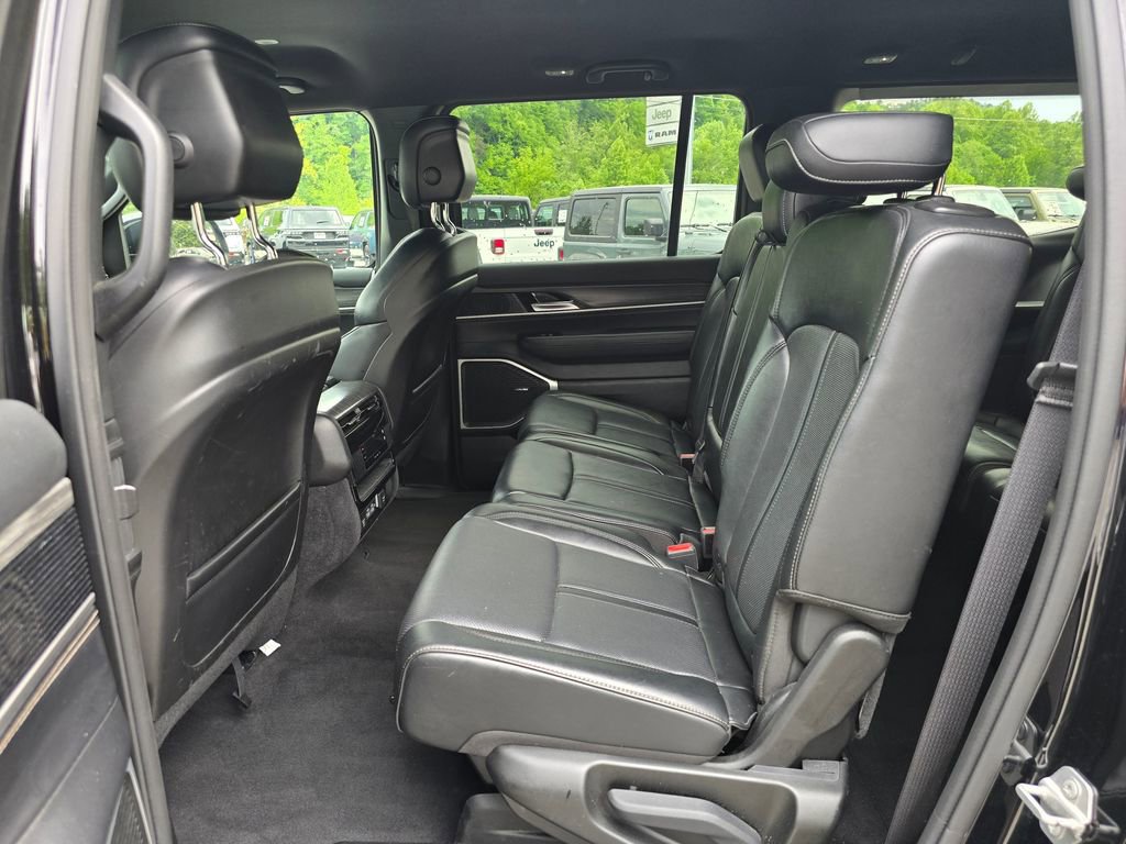Used 2024 Jeep Wagoneer Series II w/ Flexible Seating Group AWD/4WD image 9