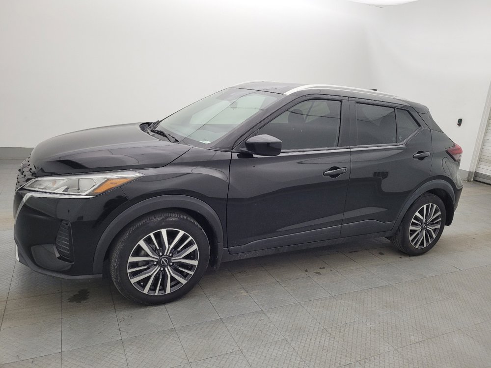 Used 2022 Nissan Kicks SV image 2