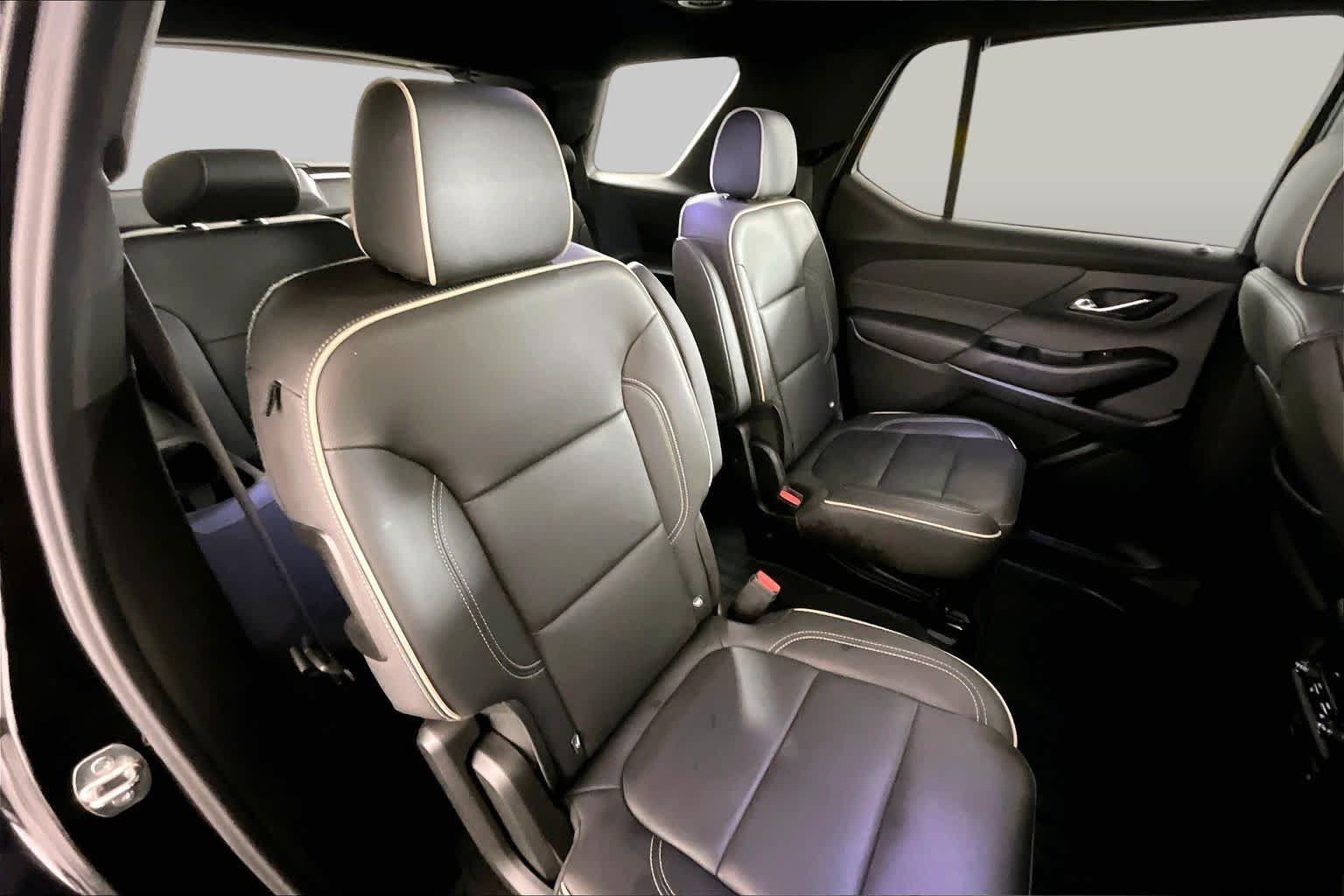 Used 2023 Chevrolet Traverse Premier w/ Redline Edition FWD image 19