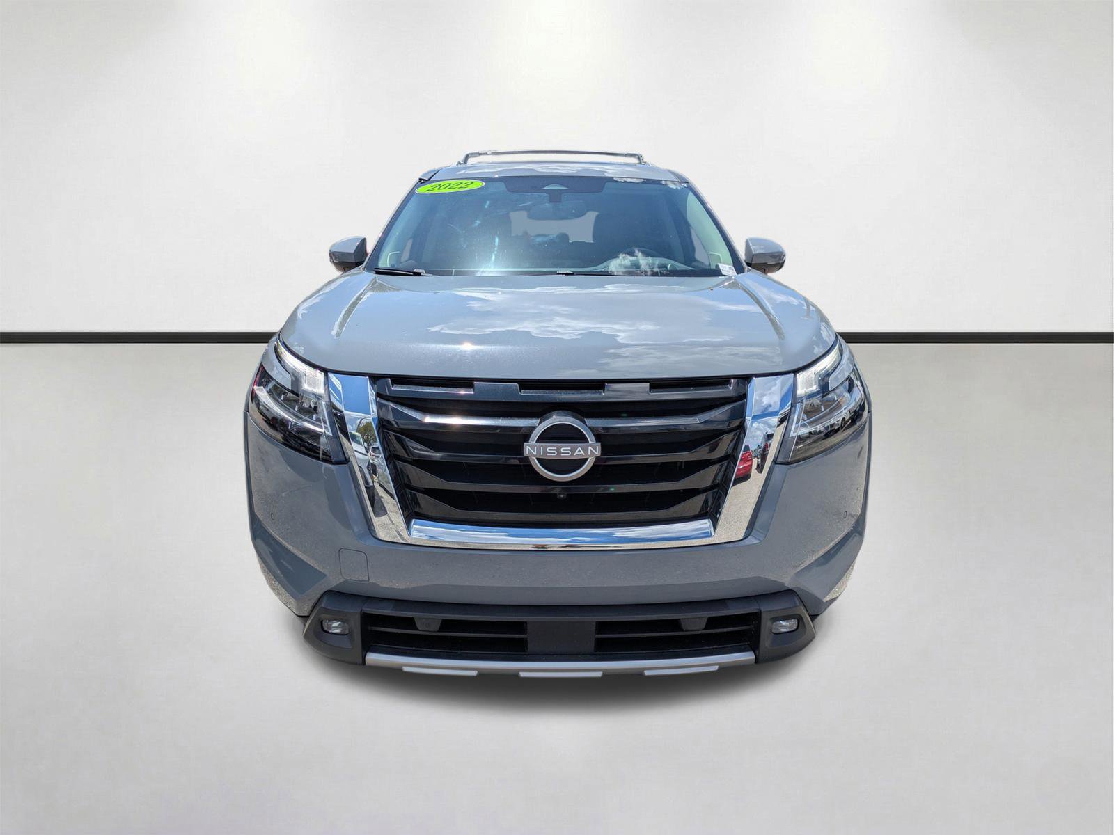 Used 2022 Nissan Pathfinder Platinum w/ Cargo Package AWD/4WD image 3