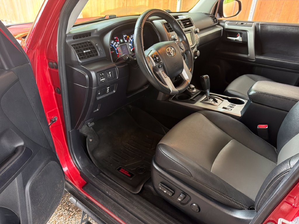 Used 2019 Toyota 4Runner SR5 Premium AWD/4WD image 2