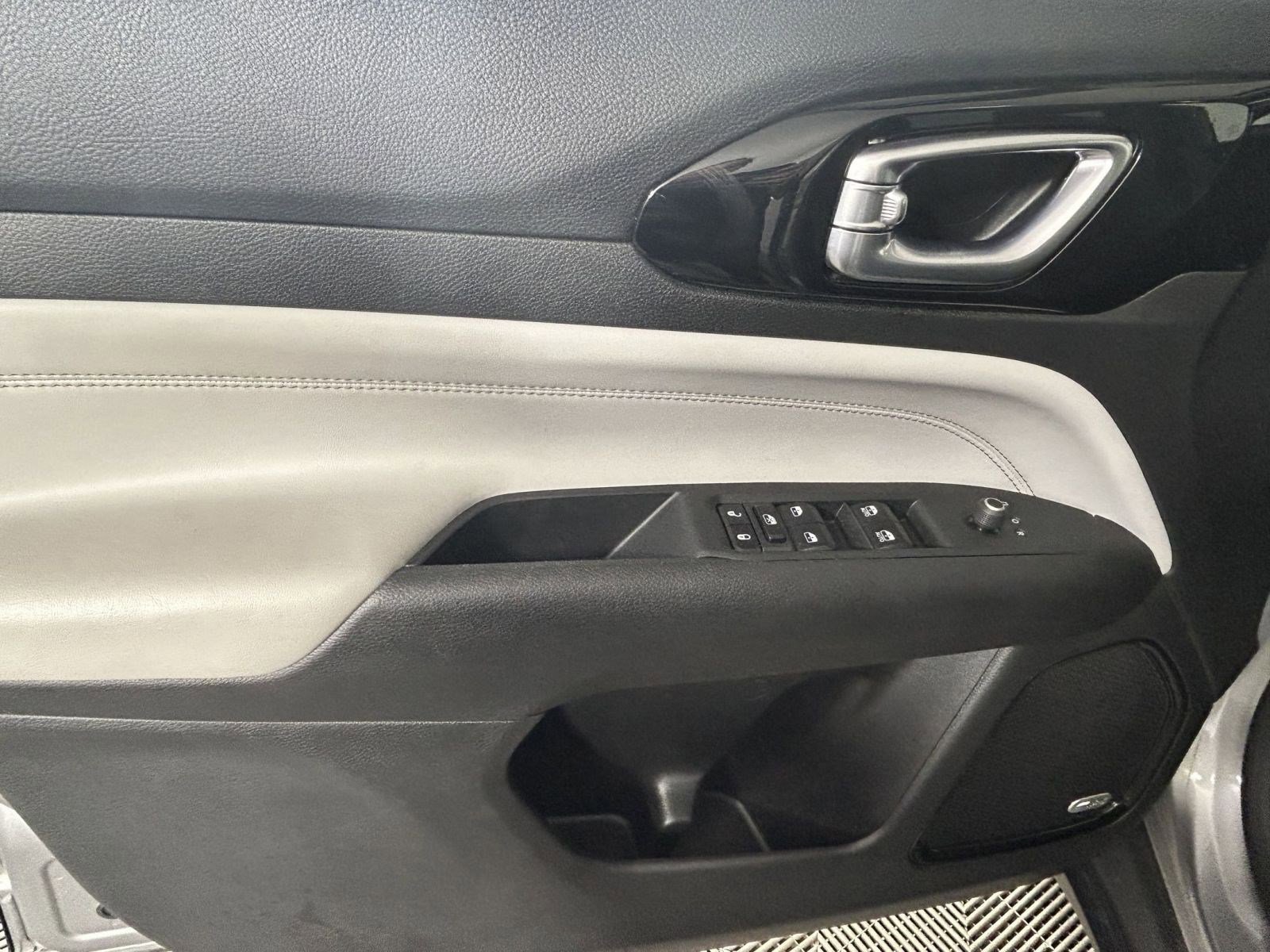 Used 2023 Jeep Compass Limited w/ Sun and Sound Group image 22