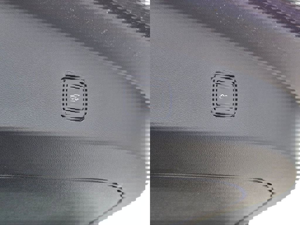 New 2026 Cadillac Lyriq Premium Luxury w/ LPO, Floor Liner Package image 32