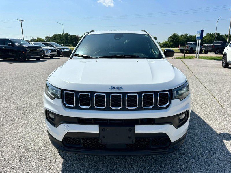 Used 2024 Jeep Compass Latitude AWD/4WD image 9