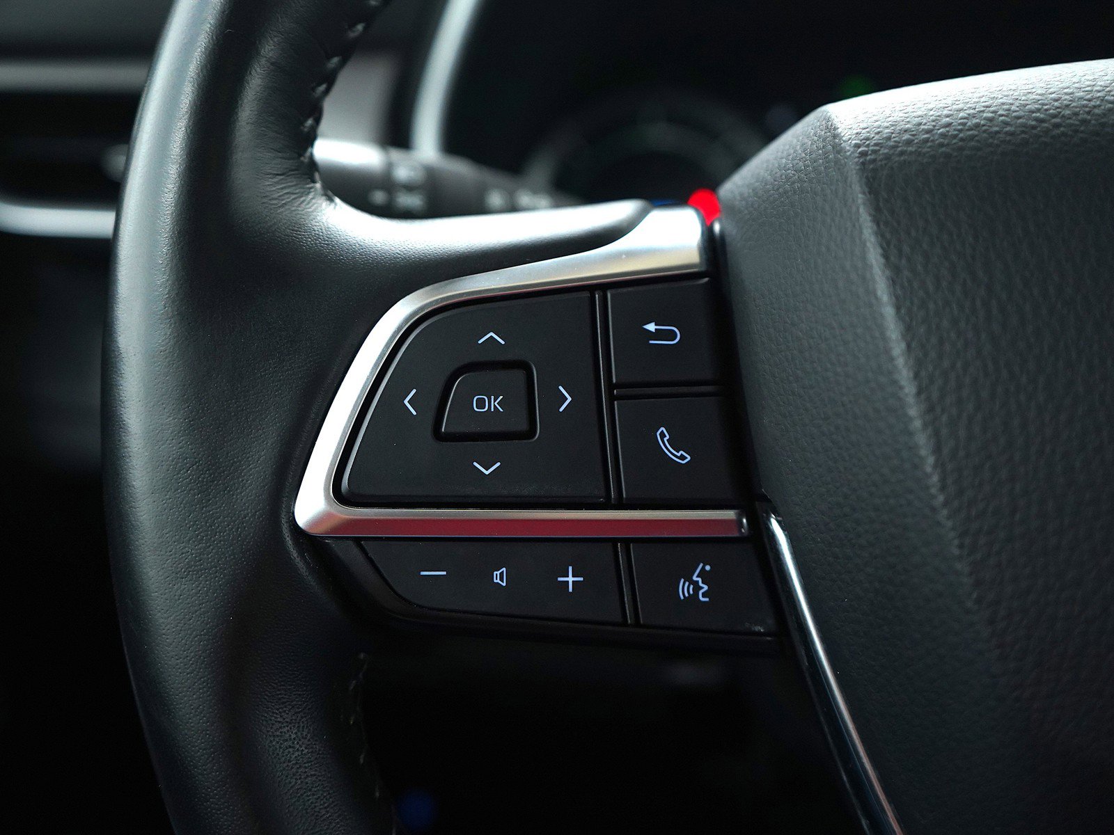 Used 2021 Toyota Highlander XLE image 27