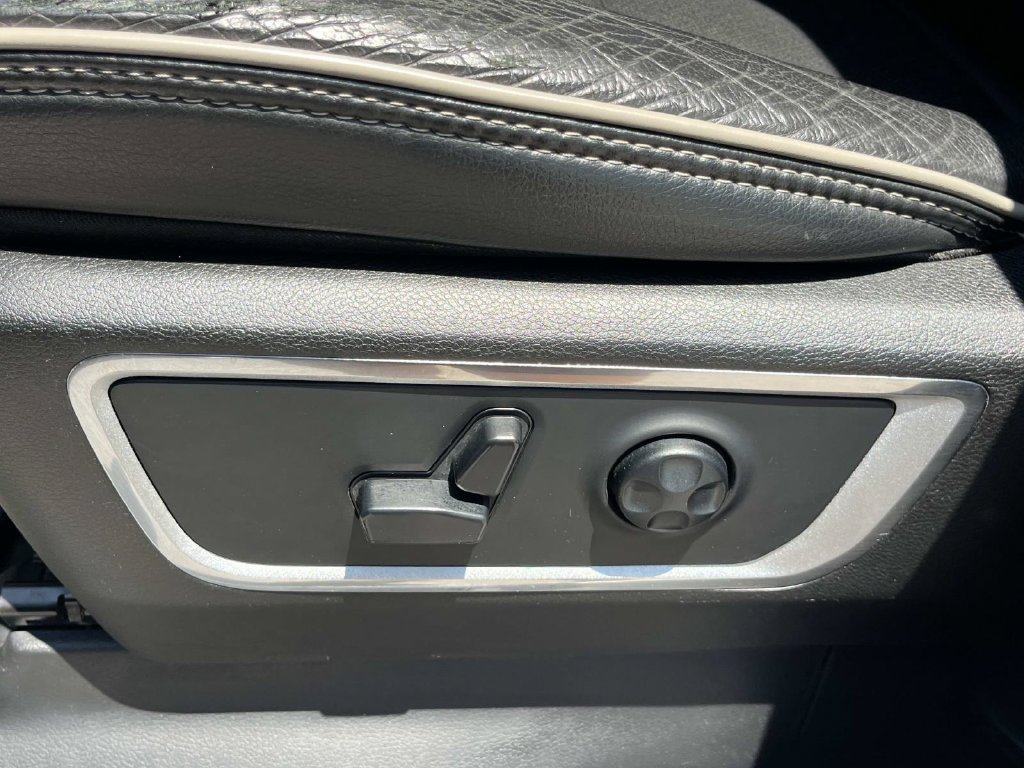 Used 2019 RAM 1500 Laramie w/ Sport Appearance Package AWD/4WD image 29