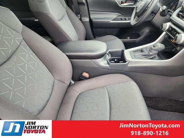 Used 2025 Toyota RAV4 XLE w/ Convenience Package FWD image 16