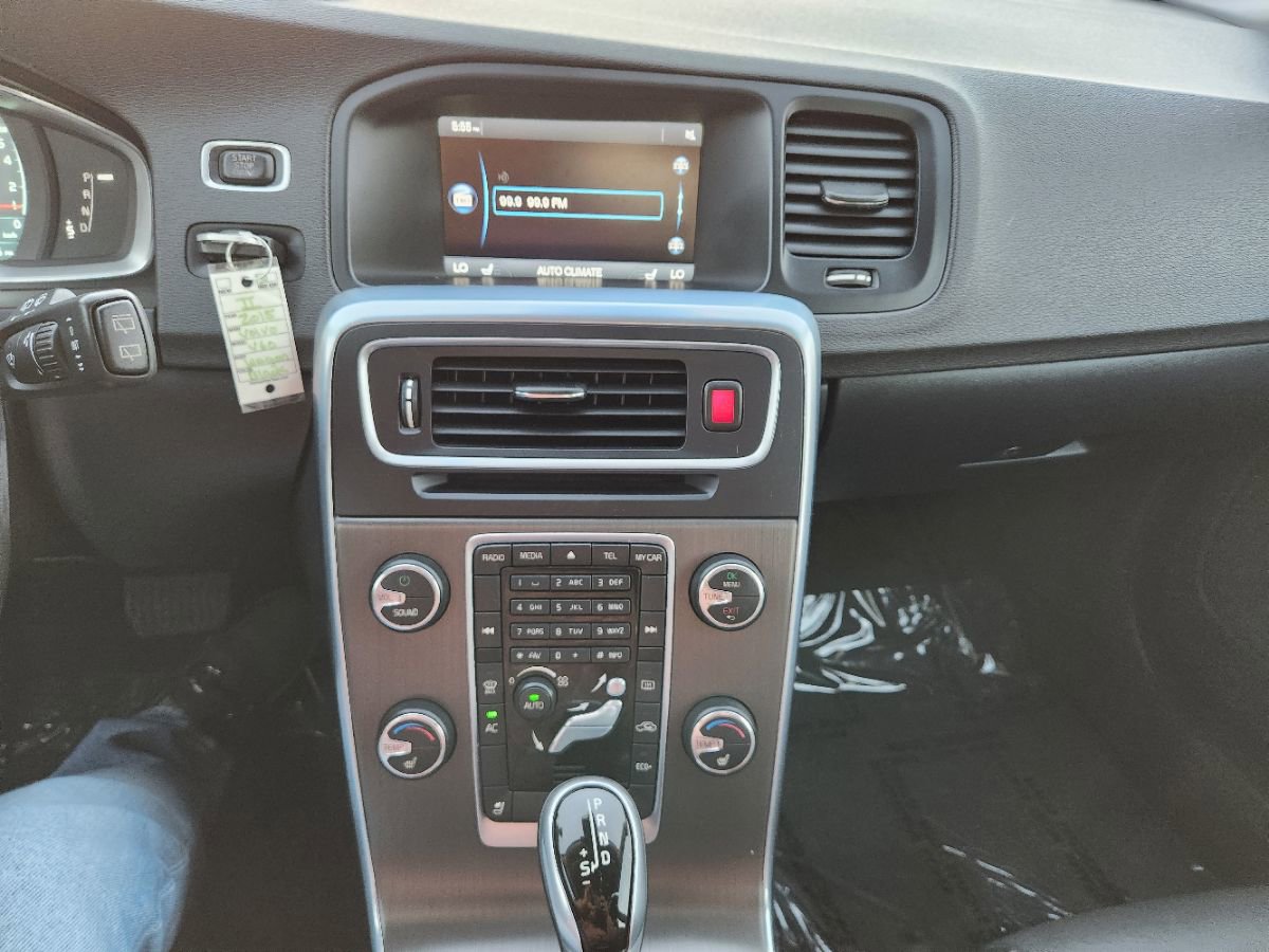 Used 2015 Volvo V60 T5 Premier image 16