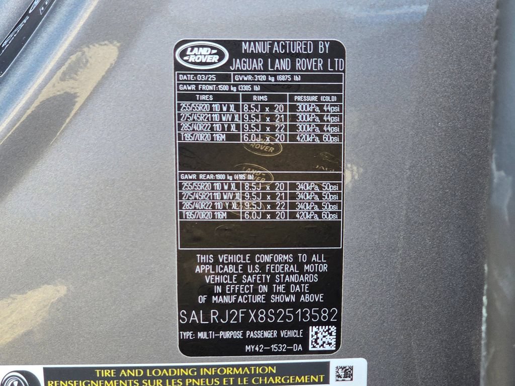 Certified 2025 Land Rover Discovery S AWD/4WD image 37