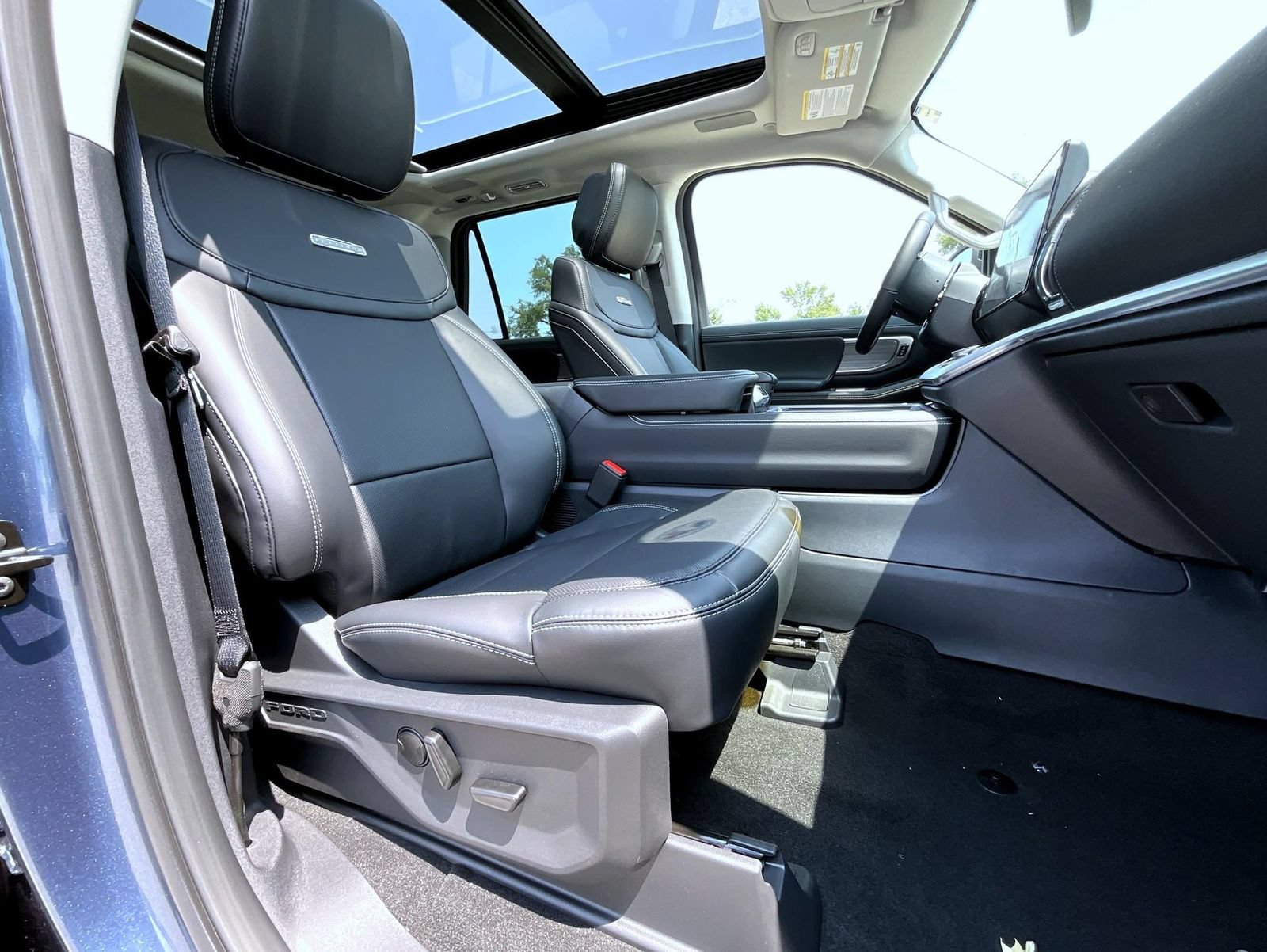 New 2027 Ford Expedition Platinum w/ Driver's Package AWD/4WD image 19