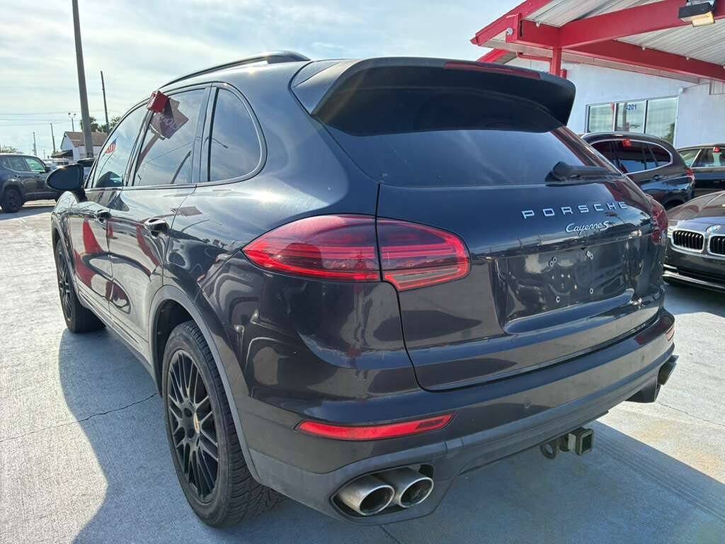 Used 2018 Porsche Cayenne S AWD/4WD image 3