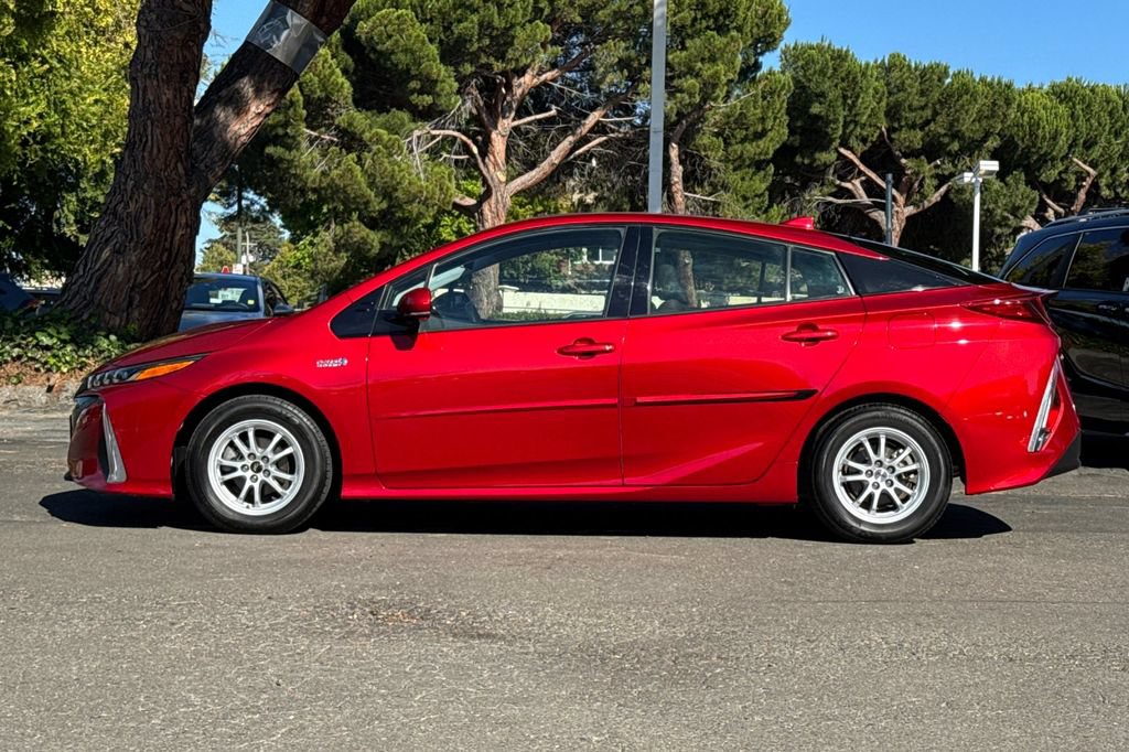 Used 2017 Toyota Prius Prime Plus FWD image 6