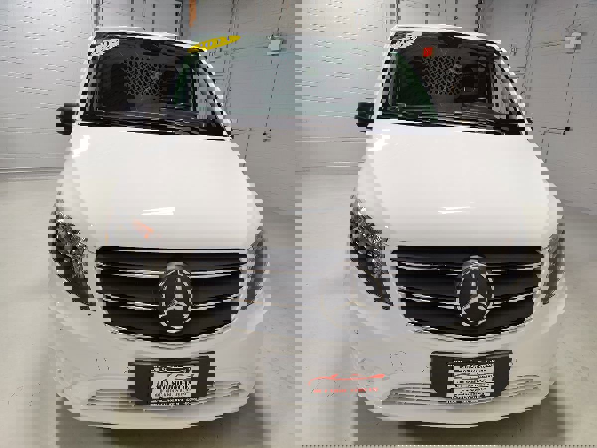 Used 2023 Mercedes-Benz Metris image 2