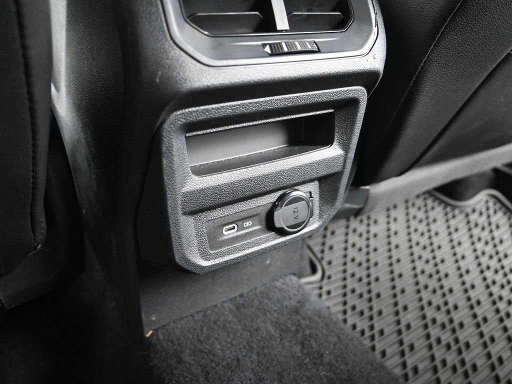 Used 2022 Volkswagen Tiguan SE R-Line image 17