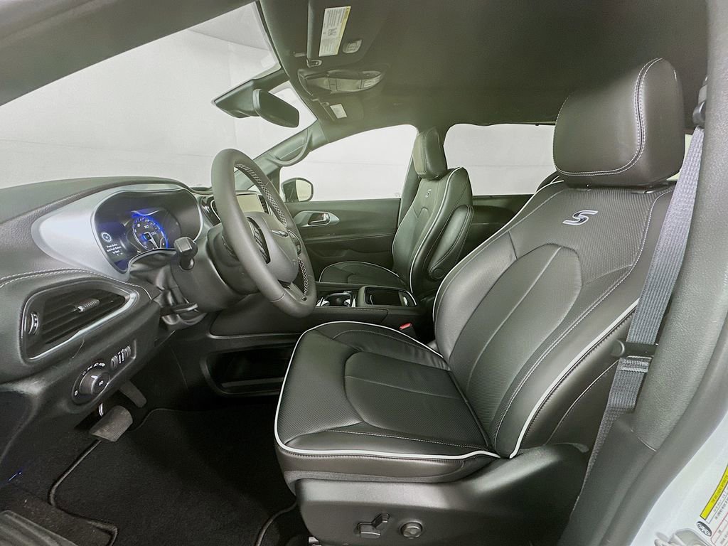 New 2026 Chrysler Pacifica Limited w/ S Appearance Package image 28