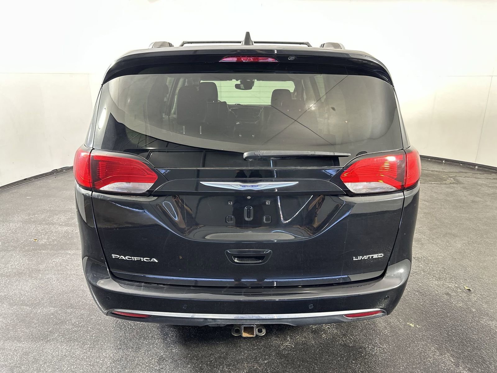 Used 2018 Chrysler Pacifica Limited image 11