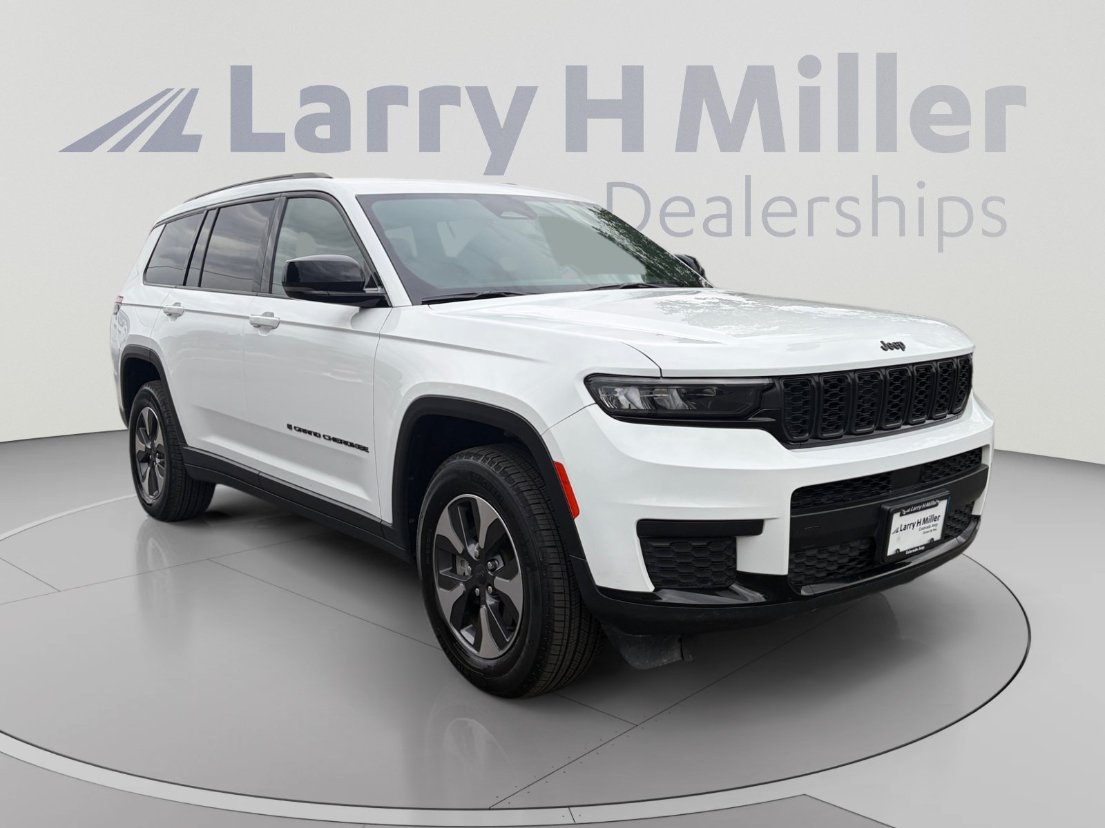 Used 2023 Jeep Grand Cherokee L Laredo AWD/4WD image 7