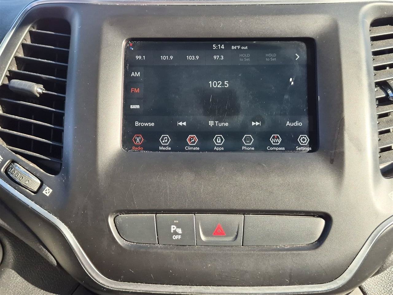 Used 2019 Jeep Cherokee Latitude w/ Popular Appearance Group FWD image 23