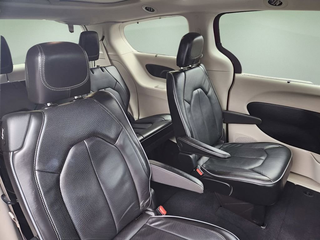 Used 2020 Chrysler Pacifica Limited FWD image 8