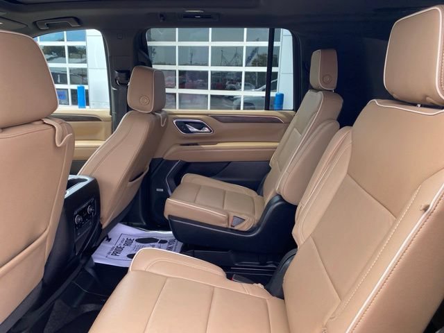 Used 2023 Chevrolet Suburban Premier AWD/4WD image 36