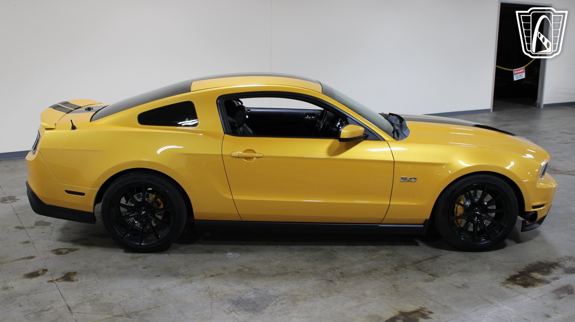 Used 2011 Ford Mustang GT RWD image 2