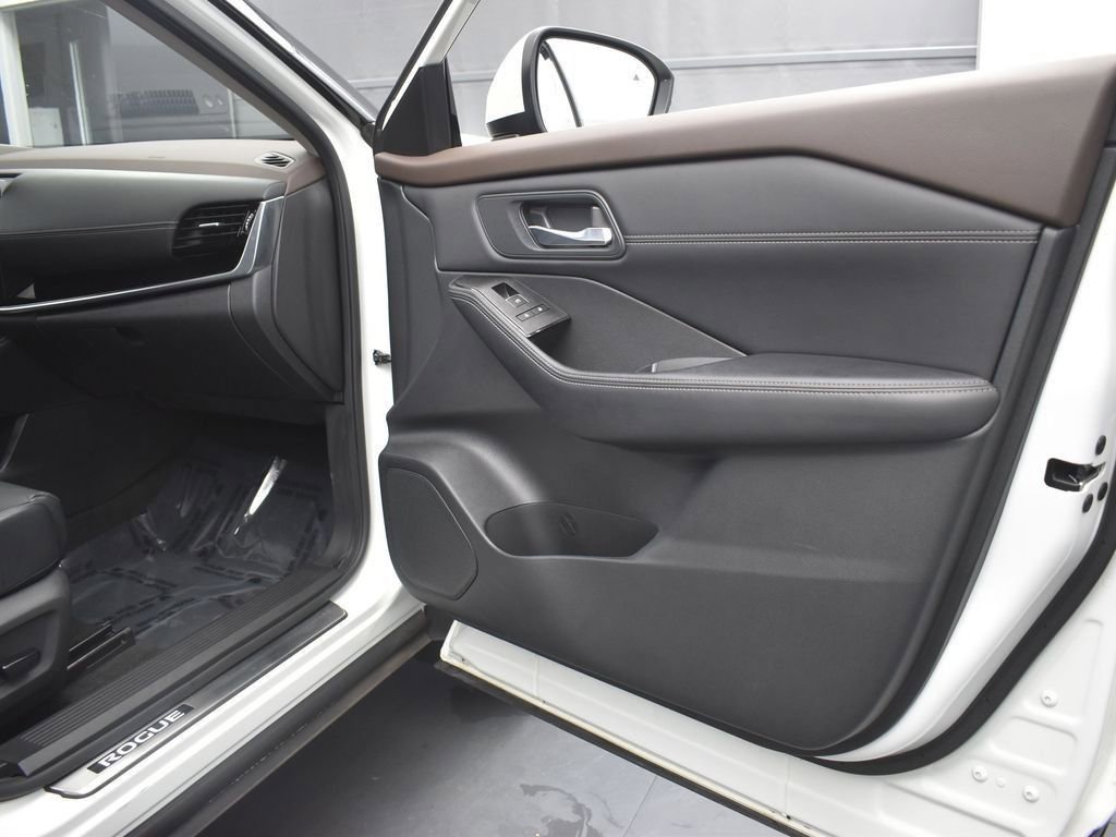 Used 2023 Nissan Rogue SL w/ SL Premium Package image 26