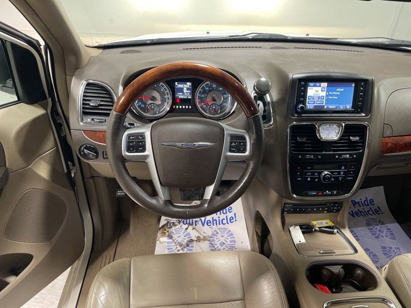 Used 2012 Chrysler Town & Country Limited w/ Luxury Group image 29