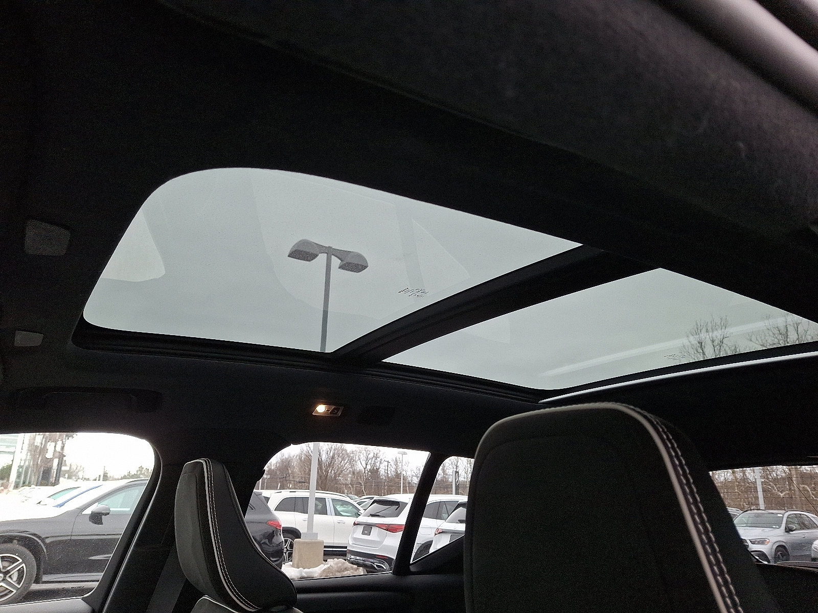 Used 2021 Volvo XC40 T5 R-Design w/ Climate Package image 15