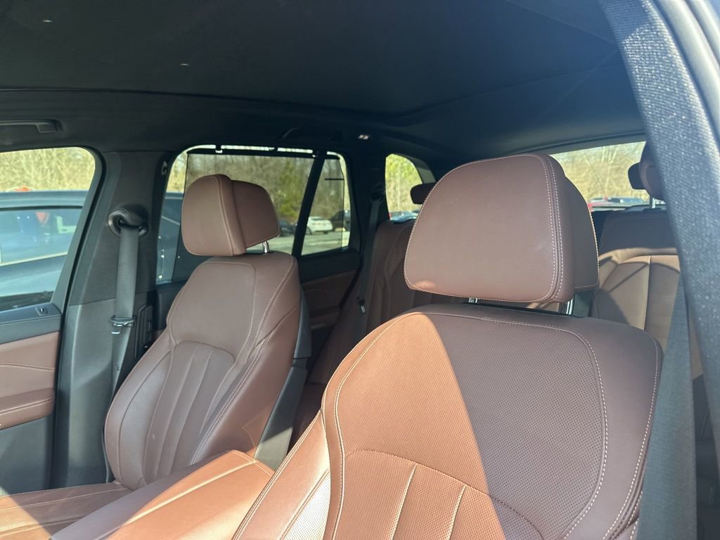 Used 2022 BMW X5 M50i w/ Executive Package image 9