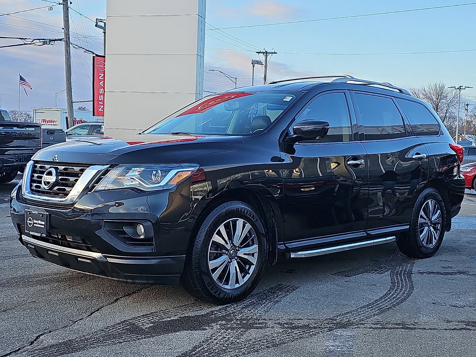 Used 2020 Nissan Pathfinder SL image 3