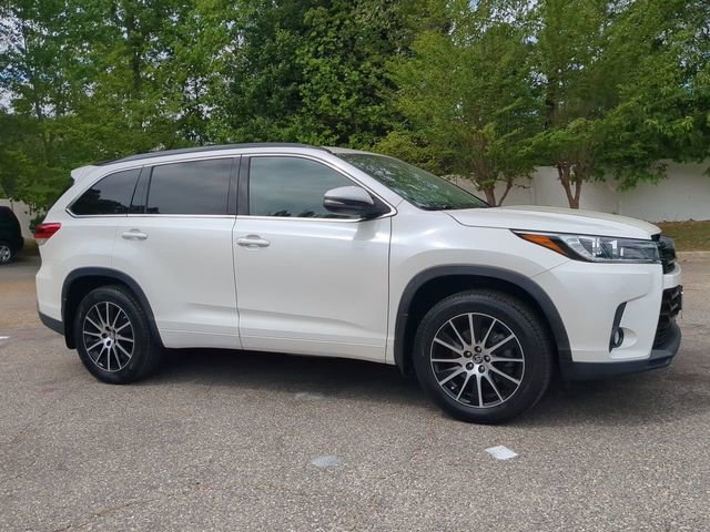 Used 2018 Toyota Highlander SE AWD/4WD image 2
