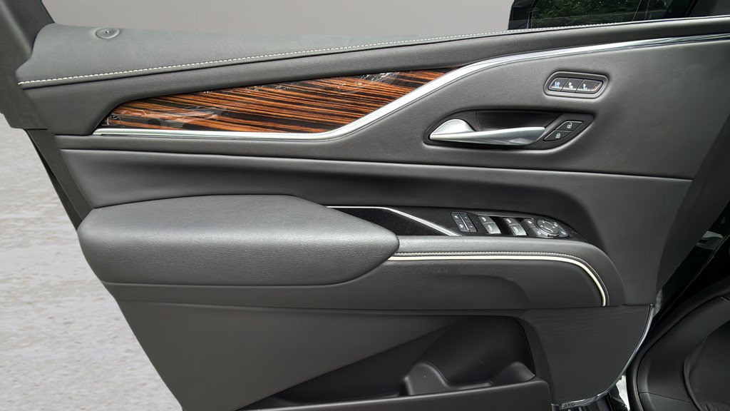 Certified 2024 Cadillac Escalade ESV Premium Luxury w/ LPO, Floor Liner Package AWD/4WD image 16