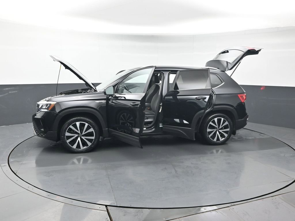 Used 2022 Volkswagen Taos SE w/ Panoramic Sunroof Package image 47