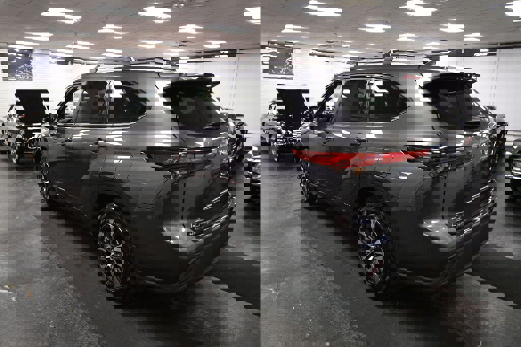 Certified 2023 Toyota Highlander XLE image 5