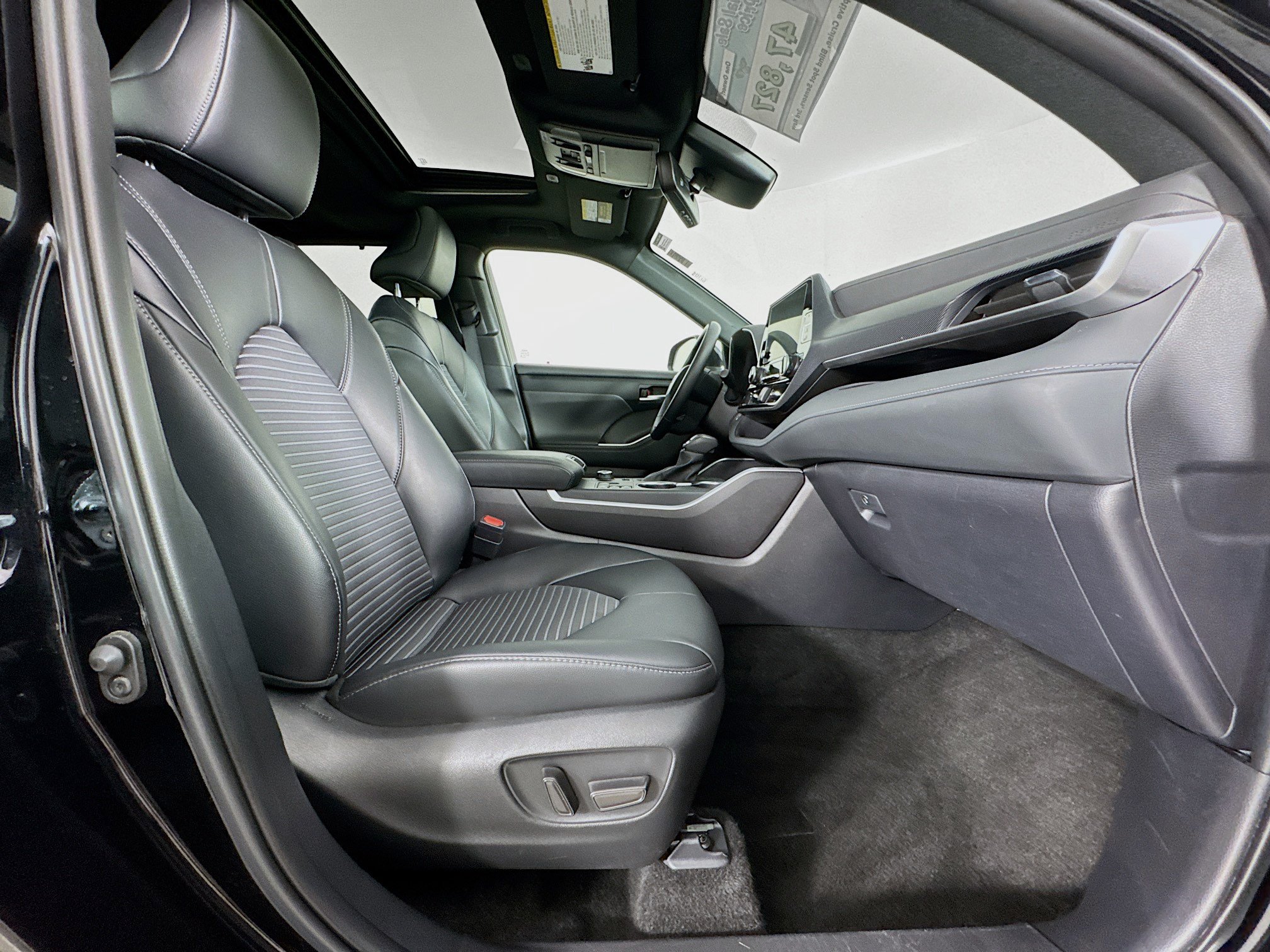 Certified 2025 Toyota Highlander XSE AWD/4WD image 30