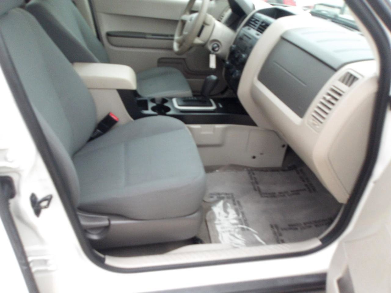 Used 2011 Ford Escape XLS w/ 102A Rapid Spec Order Code FWD image 10