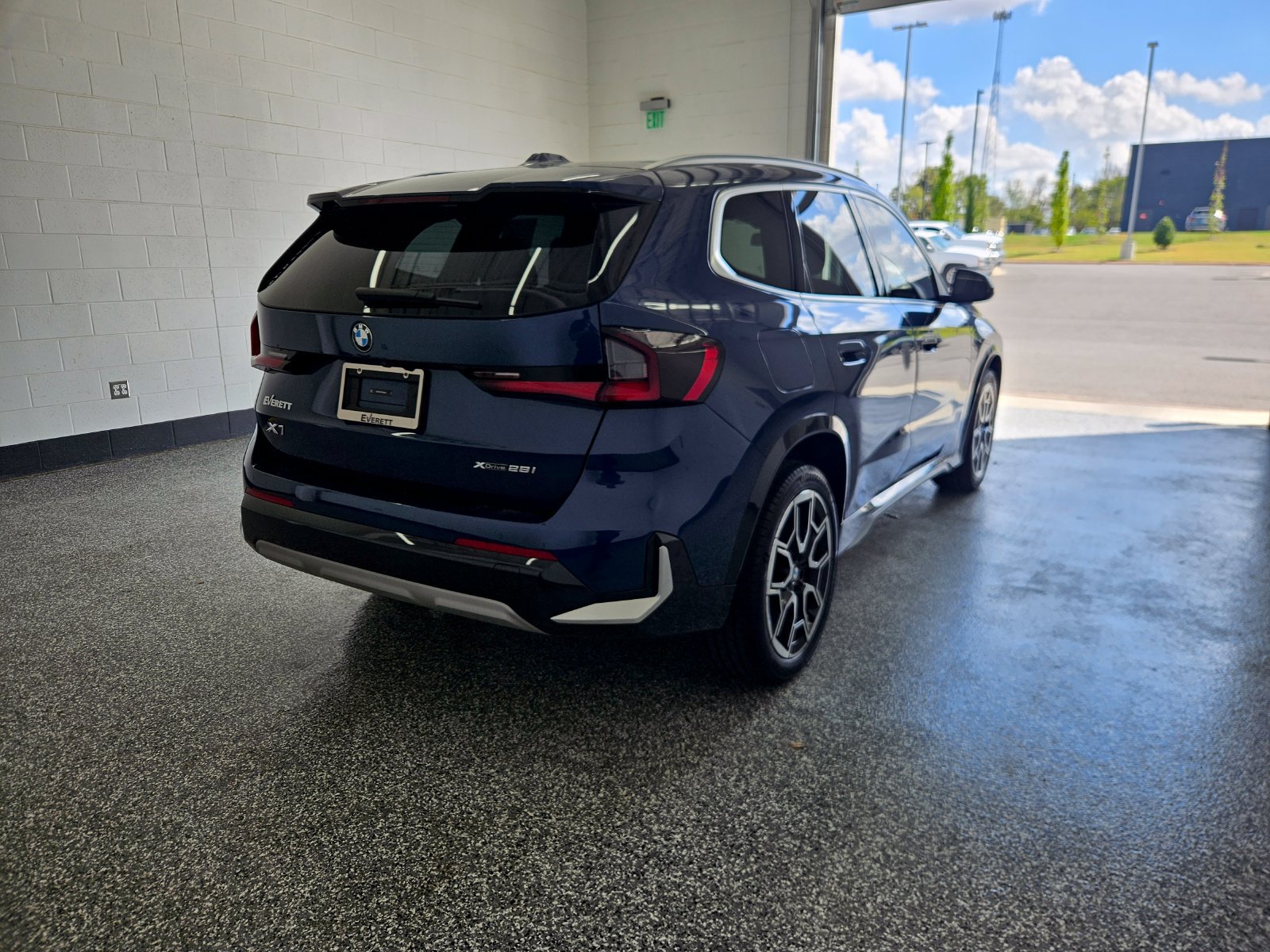 Used 2023 BMW X1 xDrive28i w/ Convenience Package AWD/4WD image 5